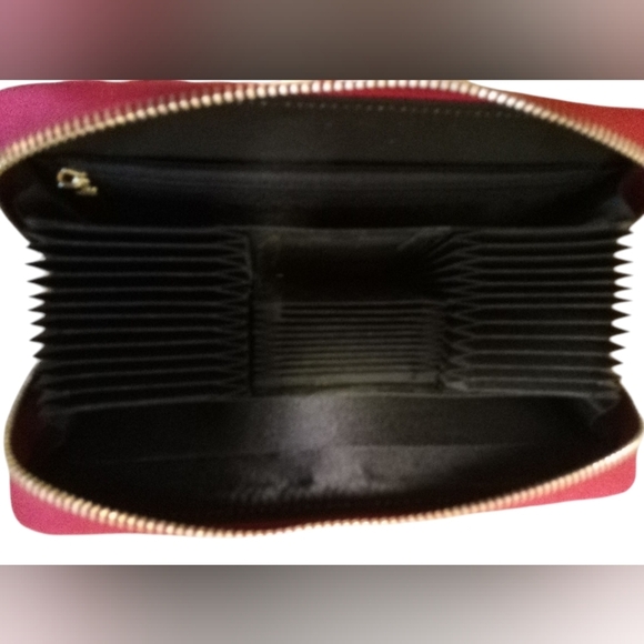 Andoilt Women’s Leather Zip Around Wristlet RFID Blocking Inside Zippered Pocket - Picture 7 of 10